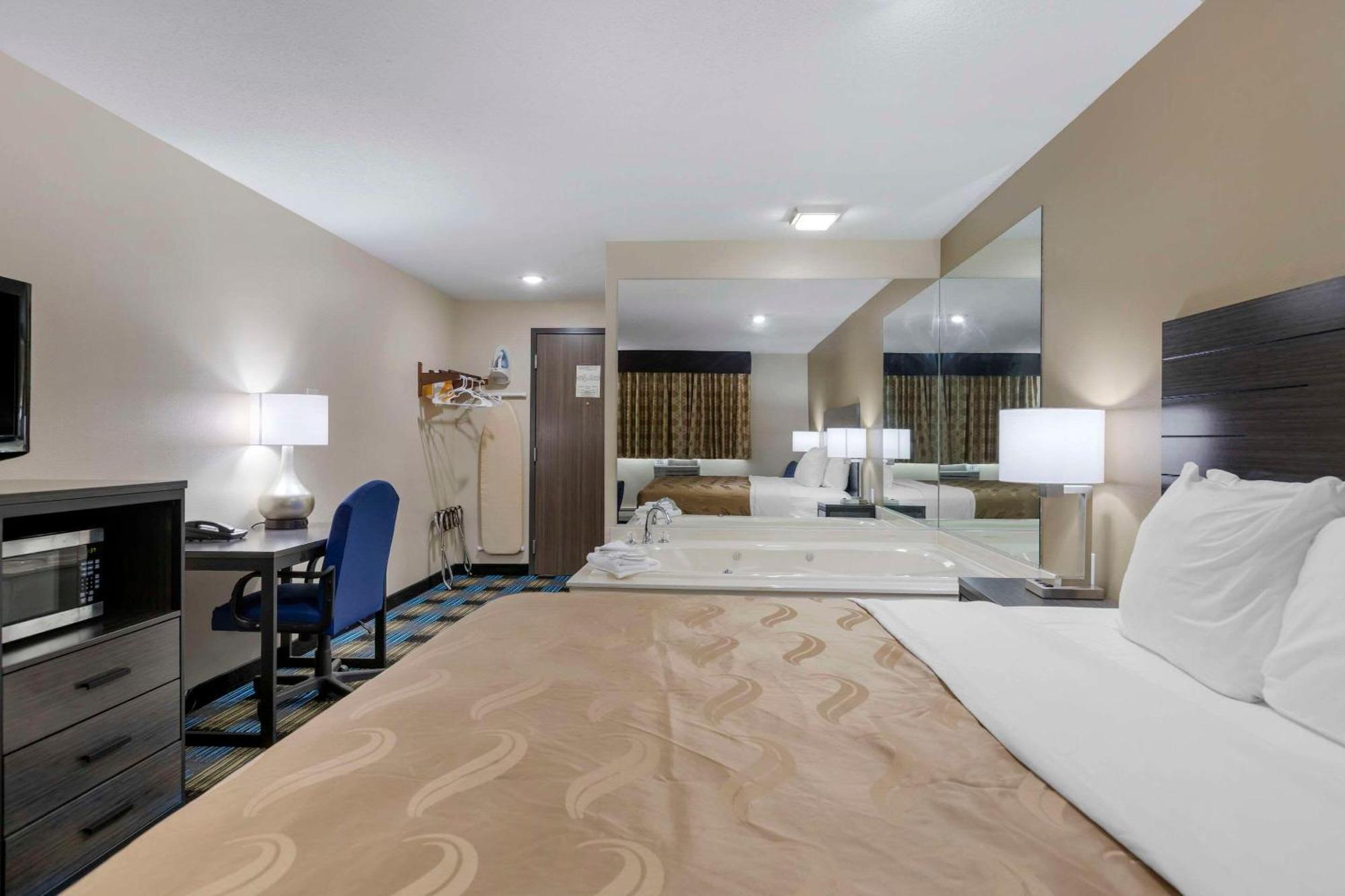 Rodeway Inn 3*